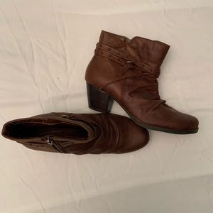 Bare traps boots